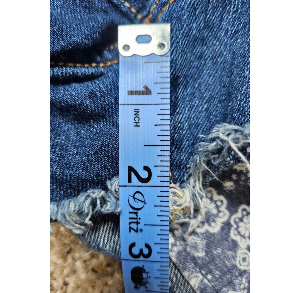 Old Navy Boyfriend Distressed Denim Shorts Blue Paisley Bandana Lining Size 10 - Picture 9 of 11